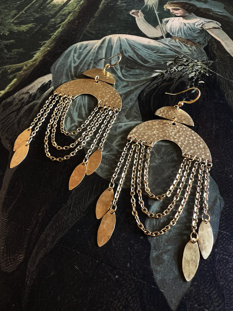 Golden Current | Hammered Arch Chain Earrings