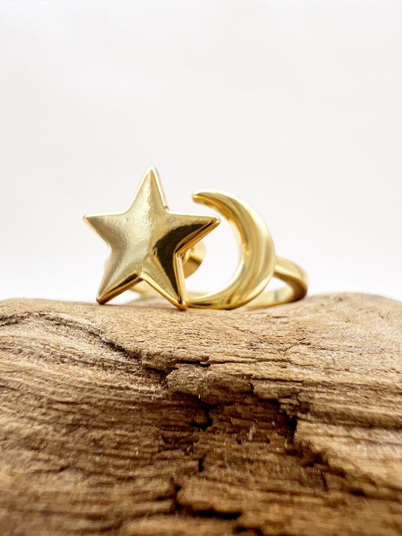 gold fidget ring with spinning star and moon