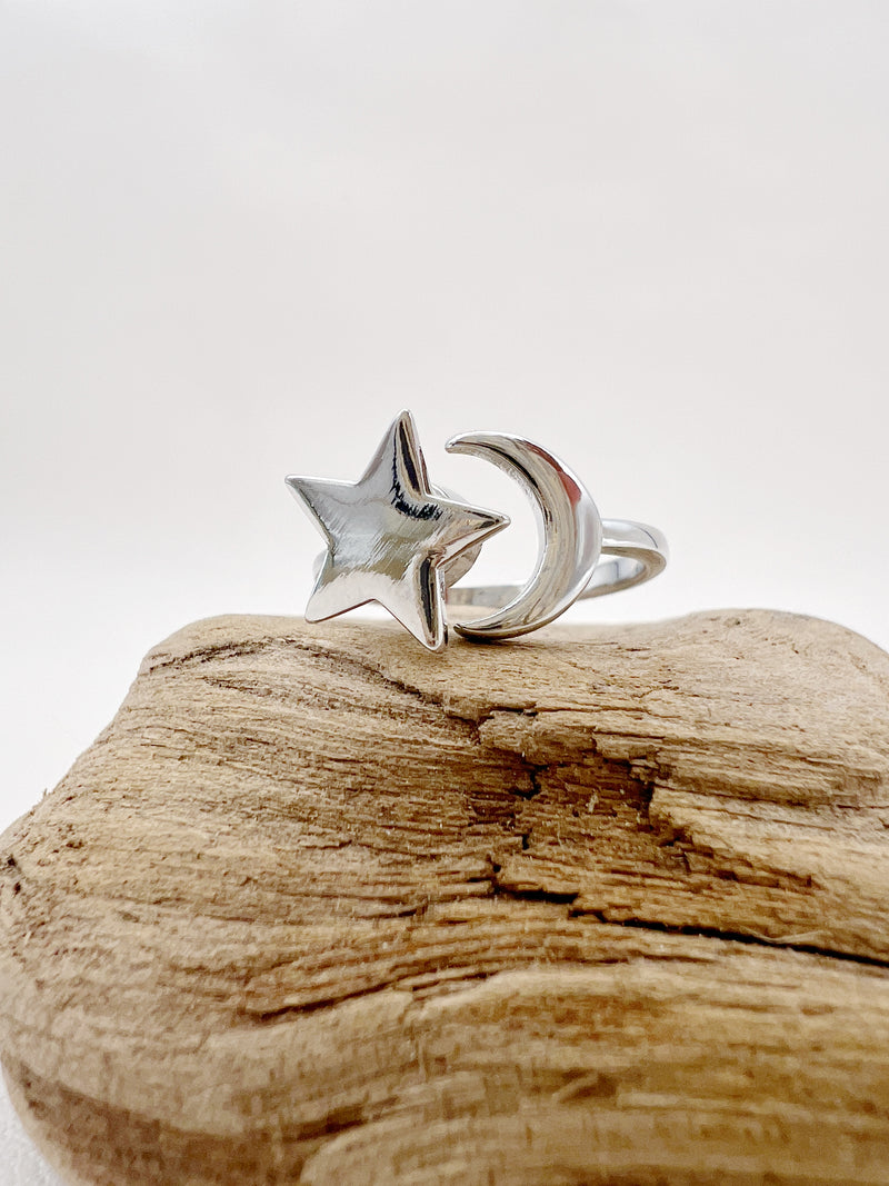 gold fidget ring with spinning star and moon