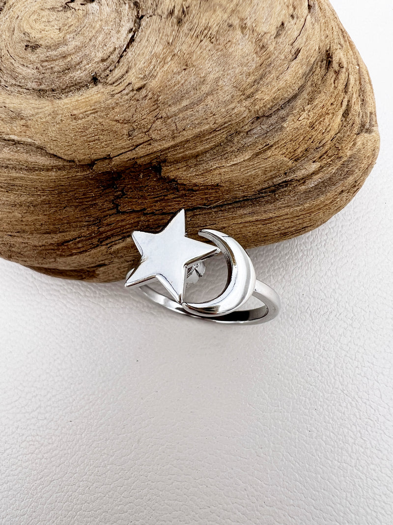 gold fidget ring with spinning star and moon