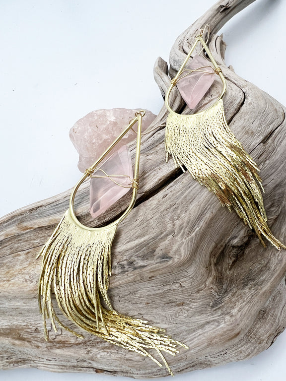 Fancy gold fringed earrings with a diamond shaped rose quartz. 