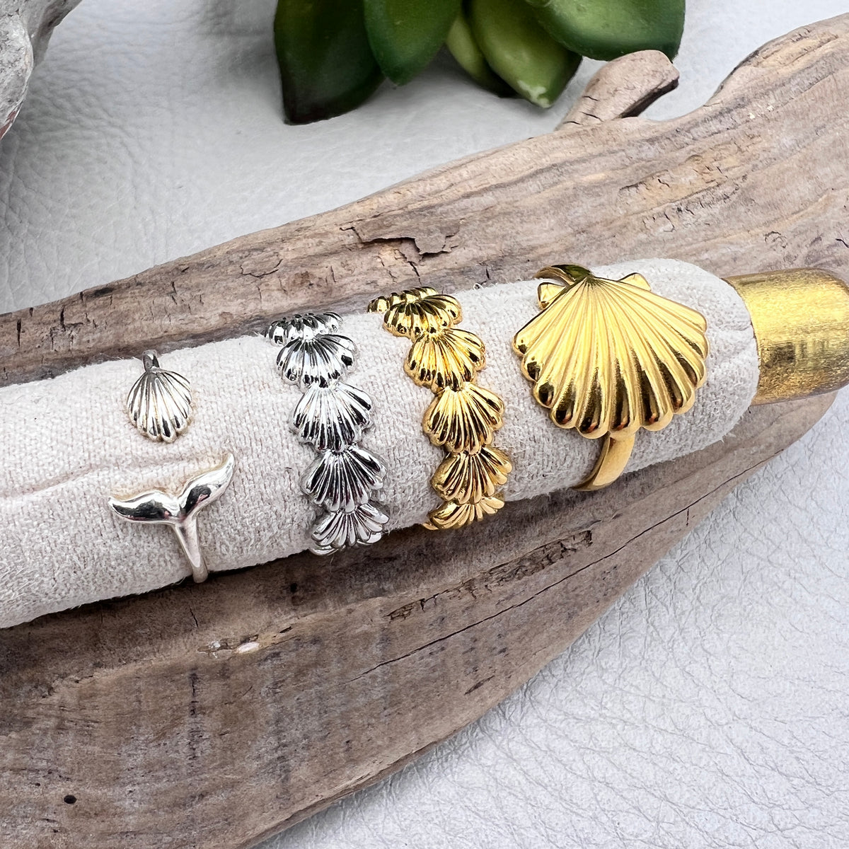 Gold and silver plated stainless steel rings with seashell designs. Adjustable, waterproof, and hypoallergenic for everyday beach-inspired style.

