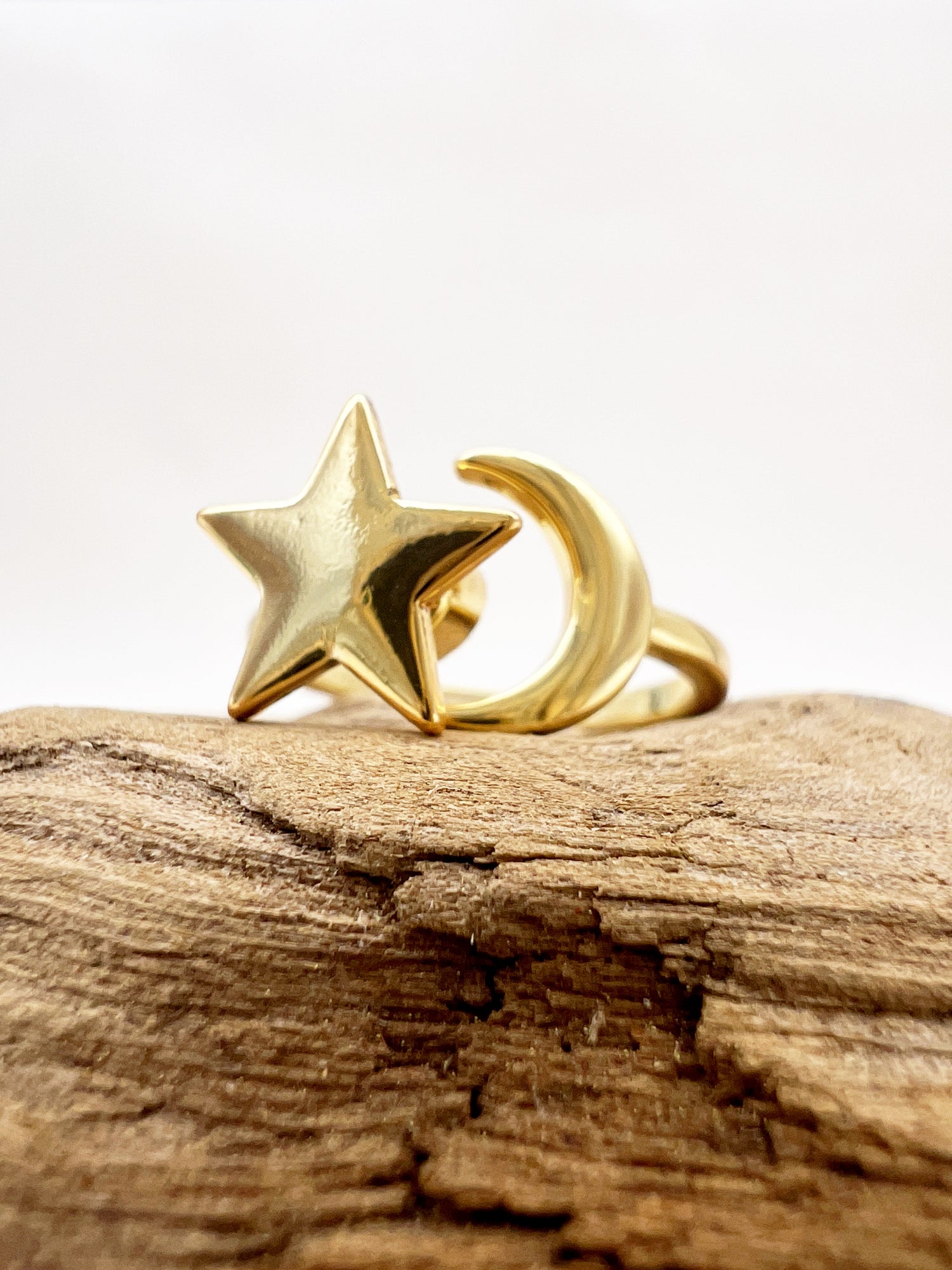 gold fidget ring with spinning star and moon