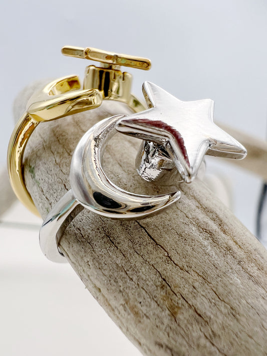 gold fidget ring with spinning star and moon